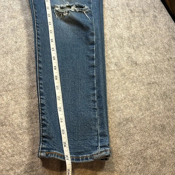 Levi's High Rise Women Jeans - Classic Denim - Picture 4 of 12